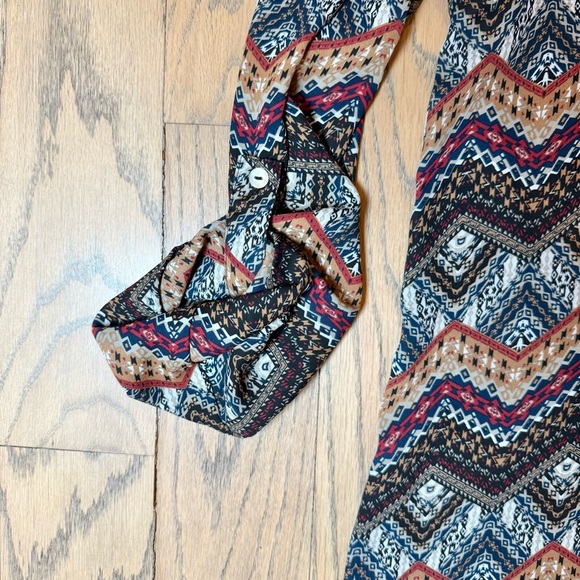 About A Girl Los Angeles Polyester Aztec Multi Color Blouse Top Size X-Large - Picture 3 of 12